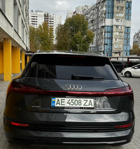 Серый Ауди E-Tron, объемом двигателя 0 л и пробегом 49 тыс. км за 29999 $, фото 2 на Automoto.ua