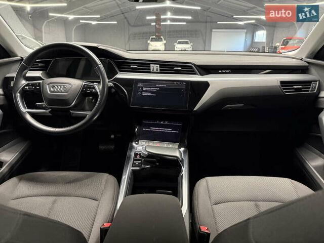 Серый Ауди E-Tron, объемом двигателя 0 л и пробегом 207 тыс. км за 20000 $, фото 48 на Automoto.ua