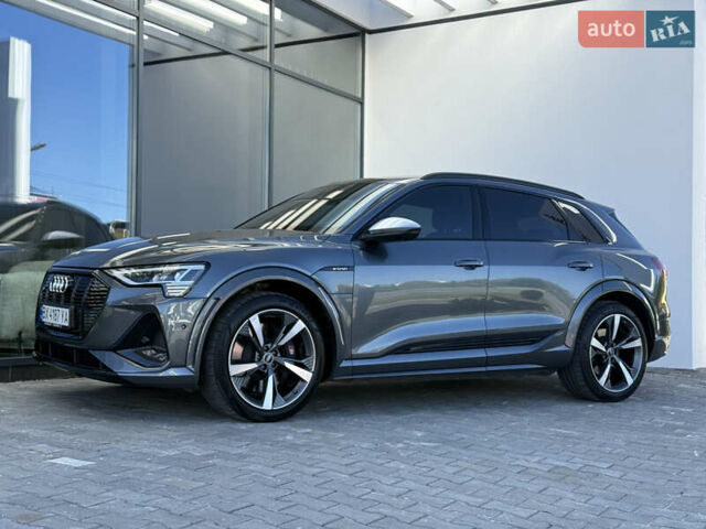 Серый Ауди E-Tron, объемом двигателя 0 л и пробегом 41 тыс. км за 44990 $, фото 1 на Automoto.ua
