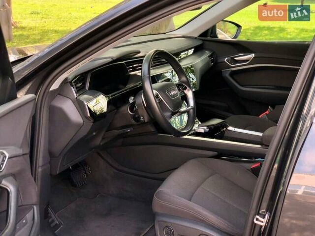 Серый Ауди E-Tron, объемом двигателя 0 л и пробегом 148 тыс. км за 25750 $, фото 12 на Automoto.ua