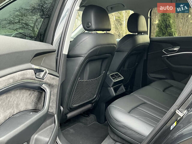 Сірий Ауді E-Tron, об'ємом двигуна 0 л та пробігом 143 тис. км за 30800 $, фото 25 на Automoto.ua