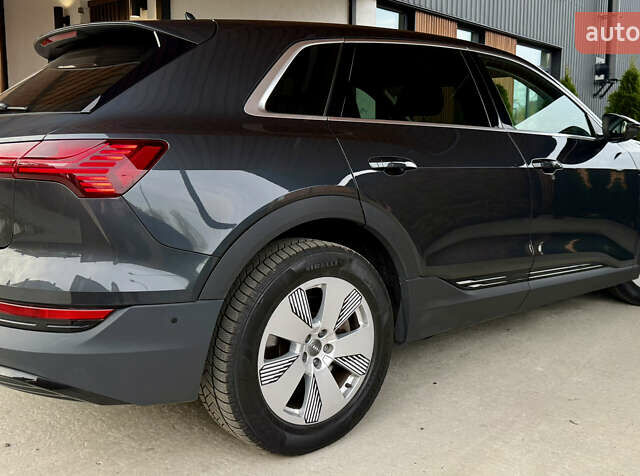 Серый Ауди E-Tron, объемом двигателя 0 л и пробегом 175 тыс. км за 22000 $, фото 6 на Automoto.ua