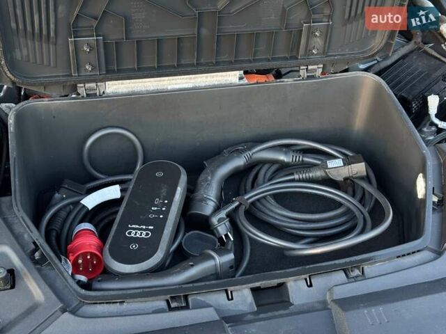 Серый Ауди E-Tron, объемом двигателя 0 л и пробегом 97 тыс. км за 21900 $, фото 30 на Automoto.ua