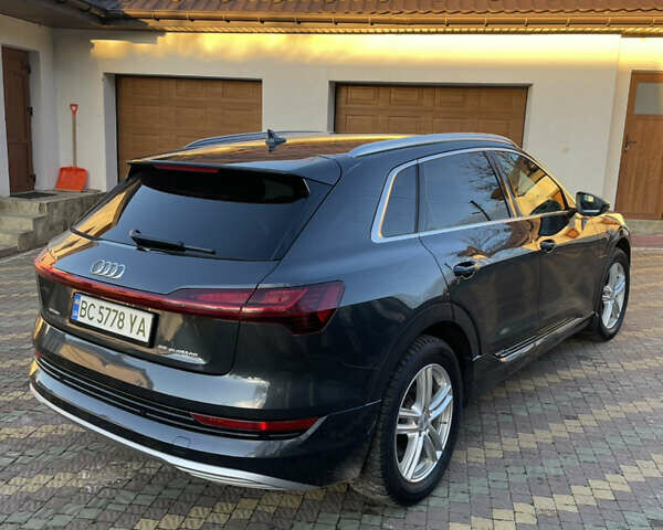Сірий Ауді E-Tron, об'ємом двигуна 0 л та пробігом 153 тис. км за 28999 $, фото 6 на Automoto.ua