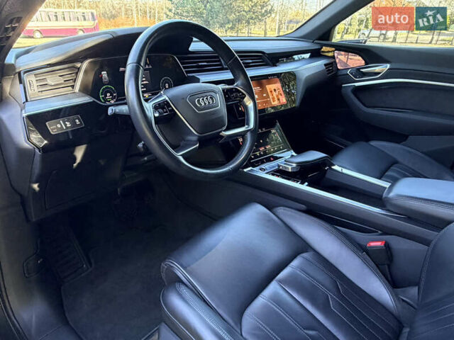 Серый Ауди E-Tron, объемом двигателя 0 л и пробегом 117 тыс. км за 28990 $, фото 16 на Automoto.ua