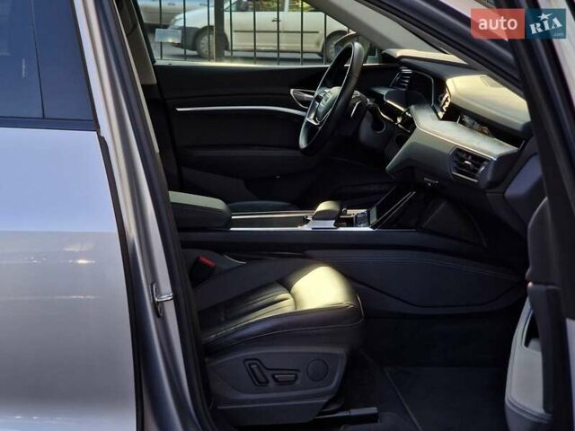 Серый Ауди E-Tron, объемом двигателя 0 л и пробегом 12 тыс. км за 31990 $, фото 52 на Automoto.ua