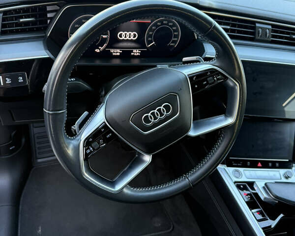 Серый Ауди E-Tron, объемом двигателя 0 л и пробегом 121 тыс. км за 27699 $, фото 29 на Automoto.ua