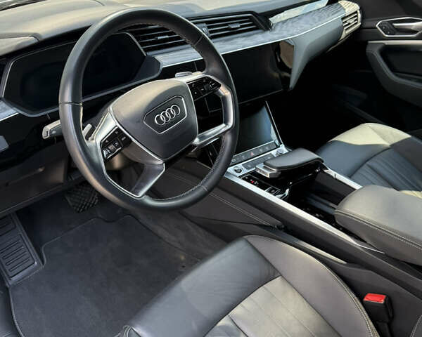 Ауді E-Tron 2020 у Києві на Automoto.ua Сірий Ауді E-Tron, об'ємом двигуна 0 л та пробігом 53 тис. км за 33900 $, фото 21 на Automoto.ua