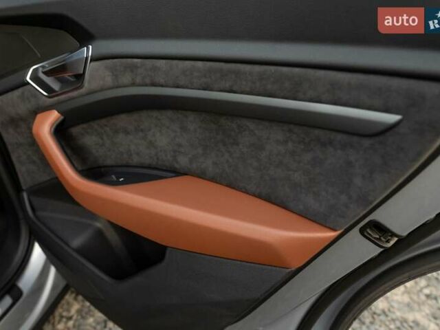 Сірий Ауді E-Tron, об'ємом двигуна 0 л та пробігом 112 тис. км за 34300 $, фото 40 на Automoto.ua