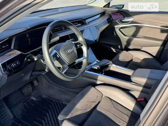 Серый Ауди E-Tron, объемом двигателя 0 л и пробегом 53 тыс. км за 40900 $, фото 8 на Automoto.ua