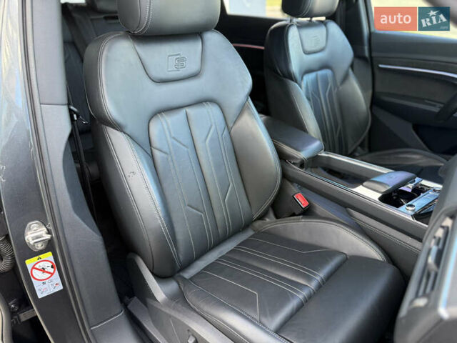 Серый Ауди E-Tron, объемом двигателя 0 л и пробегом 41 тыс. км за 44990 $, фото 41 на Automoto.ua