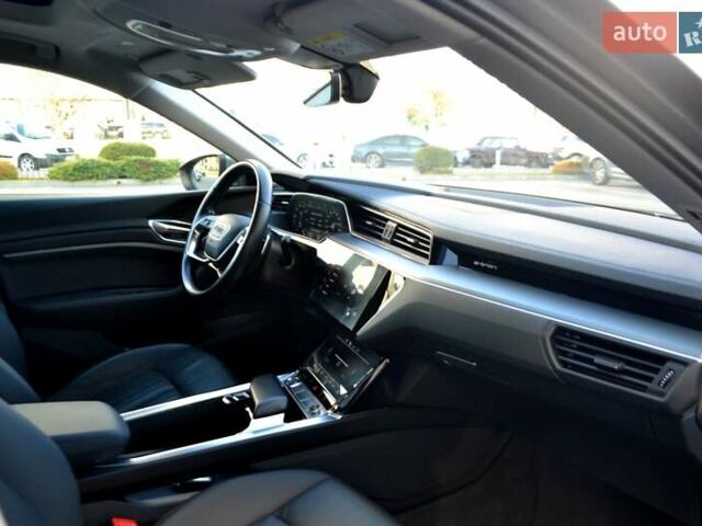 Серый Ауди E-Tron, объемом двигателя 0 л и пробегом 125 тыс. км за 23800 $, фото 166 на Automoto.ua