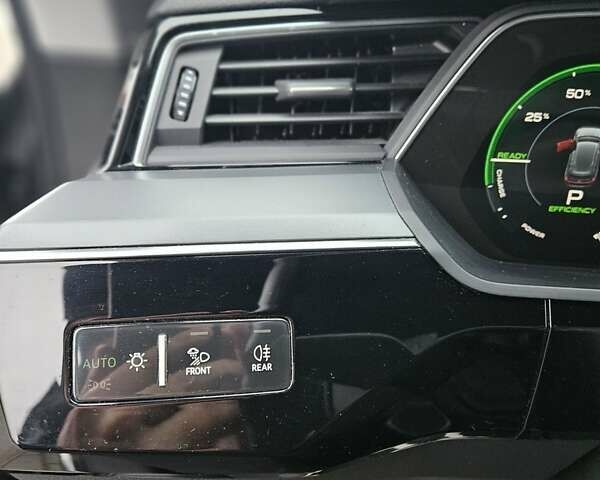 Серый Ауди E-Tron, объемом двигателя 0 л и пробегом 112 тыс. км за 27600 $, фото 11 на Automoto.ua