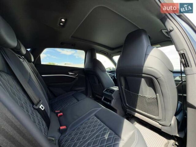 Сірий Ауді E-Tron, об'ємом двигуна 0 л та пробігом 54 тис. км за 47000 $, фото 15 на Automoto.ua
