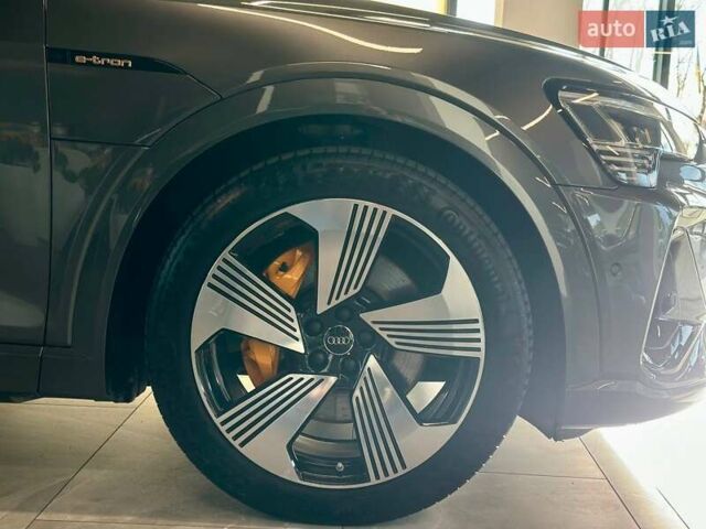 Серый Ауди E-Tron, объемом двигателя 0 л и пробегом 53 тыс. км за 37900 $, фото 3 на Automoto.ua