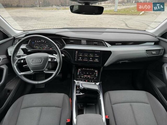 Серый Ауди E-Tron, объемом двигателя 0 л и пробегом 109 тыс. км за 30900 $, фото 29 на Automoto.ua