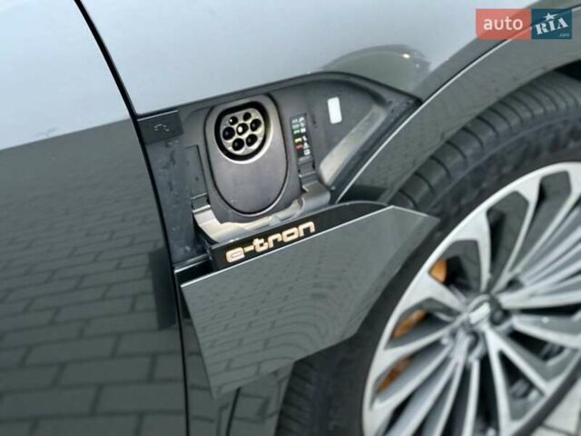 Серый Ауди E-Tron, объемом двигателя 0 л и пробегом 29 тыс. км за 38300 $, фото 32 на Automoto.ua