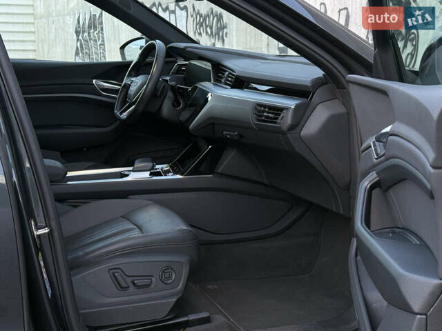 Ауді E-Tron 2020 у Львові на Automoto.ua Сірий Ауді E-Tron, об'ємом двигуна 0 л та пробігом 81 тис. км за 34920 $, фото 36 на Automoto.ua