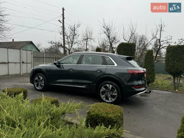 Серый Ауди E-Tron, объемом двигателя 0 л и пробегом 150 тыс. км за 23800 $, фото 5 на Automoto.ua