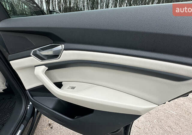 Сірий Ауді E-Tron, об'ємом двигуна 0 л та пробігом 83 тис. км за 29700 $, фото 12 на Automoto.ua