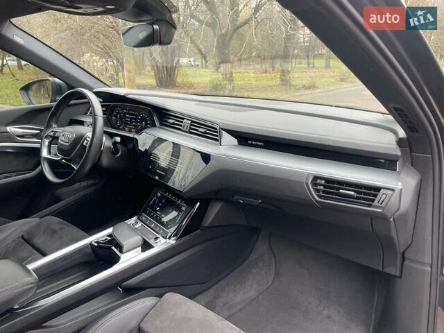 Серый Ауди E-Tron, объемом двигателя 0 л и пробегом 90 тыс. км за 34490 $, фото 22 на Automoto.ua