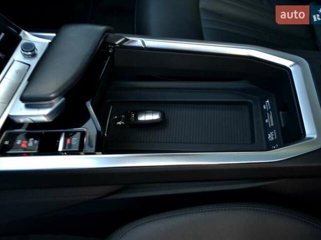 Серый Ауди E-Tron, объемом двигателя 0 л и пробегом 125 тыс. км за 23800 $, фото 151 на Automoto.ua