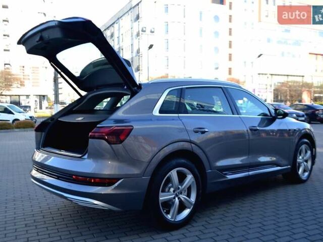 Серый Ауди E-Tron, объемом двигателя 0 л и пробегом 125 тыс. км за 23800 $, фото 193 на Automoto.ua