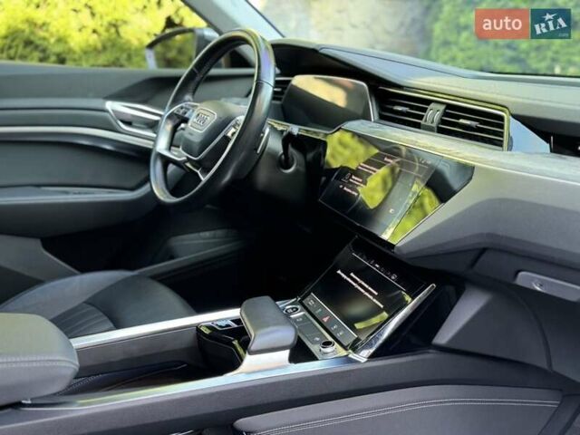 Сірий Ауді E-Tron, об'ємом двигуна 0 л та пробігом 100 тис. км за 26500 $, фото 18 на Automoto.ua