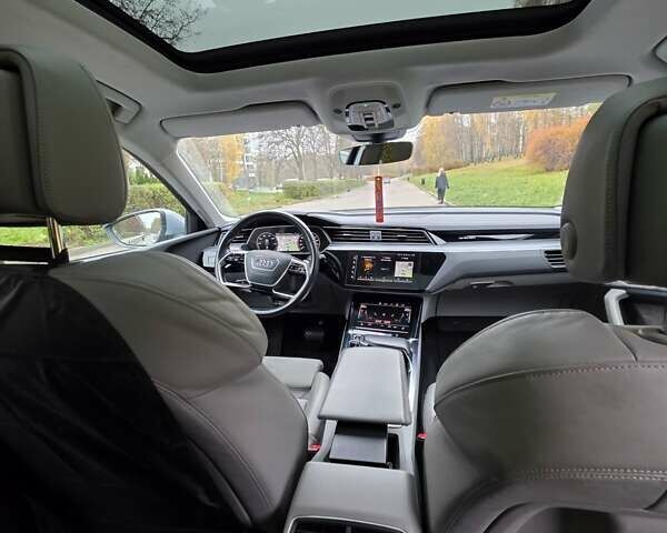 Серый Ауди E-Tron, объемом двигателя 0 л и пробегом 90 тыс. км за 36500 $, фото 33 на Automoto.ua