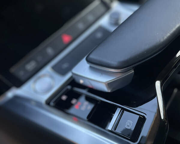 Сірий Ауді E-Tron, об'ємом двигуна 0 л та пробігом 153 тис. км за 28999 $, фото 34 на Automoto.ua