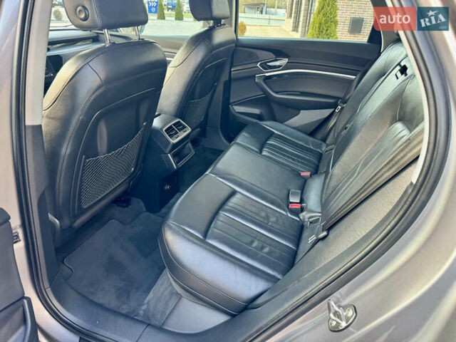 Сірий Ауді E-Tron, об'ємом двигуна 0 л та пробігом 143 тис. км за 27900 $, фото 38 на Automoto.ua