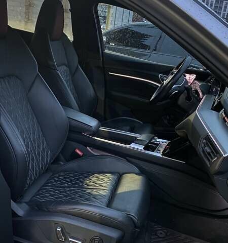 Серый Ауди E-Tron, объемом двигателя 0 л и пробегом 93 тыс. км за 39500 $, фото 3 на Automoto.ua