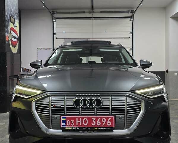 Серый Ауди E-Tron, объемом двигателя 0 л и пробегом 99 тыс. км за 31990 $, фото 49 на Automoto.ua