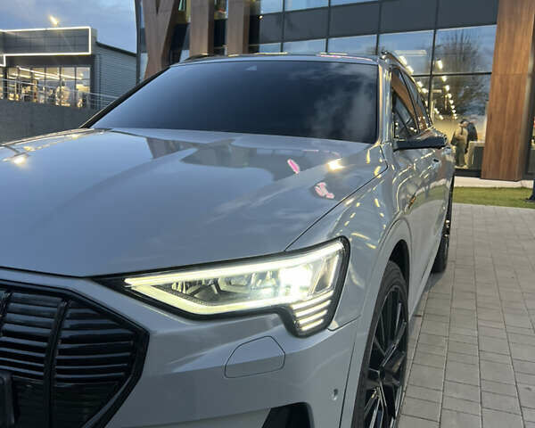 Сірий Ауді E-Tron, об'ємом двигуна 0 л та пробігом 104 тис. км за 32500 $, фото 12 на Automoto.ua