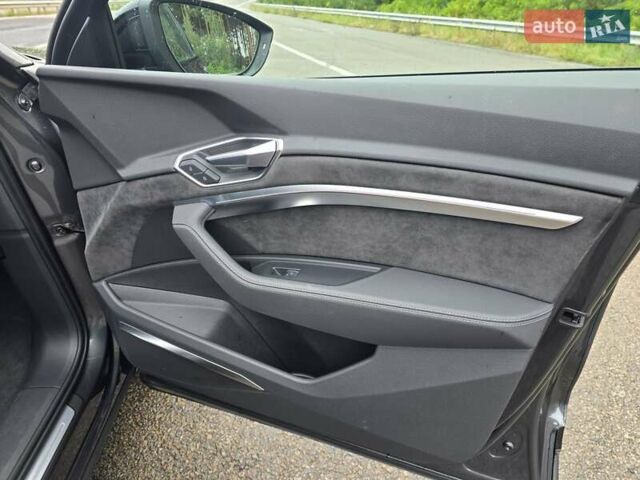 Серый Ауди E-Tron, объемом двигателя 0 л и пробегом 71 тыс. км за 33999 $, фото 63 на Automoto.ua
