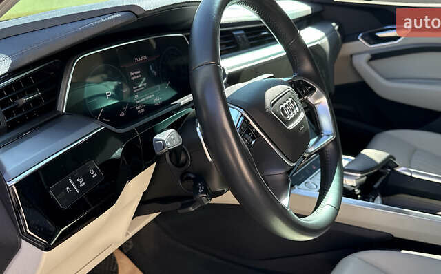 Серый Ауди E-Tron, объемом двигателя 0 л и пробегом 84 тыс. км за 33000 $, фото 29 на Automoto.ua