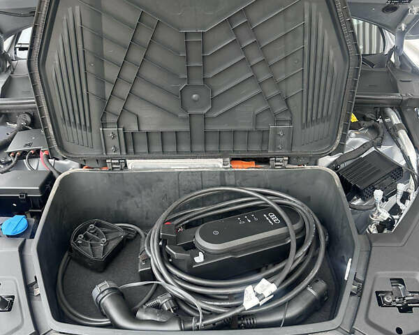 Серый Ауди E-Tron, объемом двигателя 0 л и пробегом 836 тыс. км за 34900 $, фото 25 на Automoto.ua