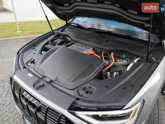Серый Ауди E-Tron, объемом двигателя 0 л и пробегом 41 тыс. км за 37500 $, фото 11 на Automoto.ua