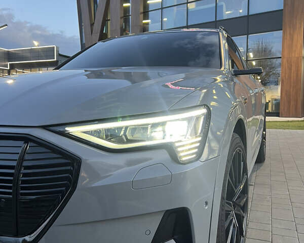 Сірий Ауді E-Tron, об'ємом двигуна 0 л та пробігом 104 тис. км за 32500 $, фото 11 на Automoto.ua