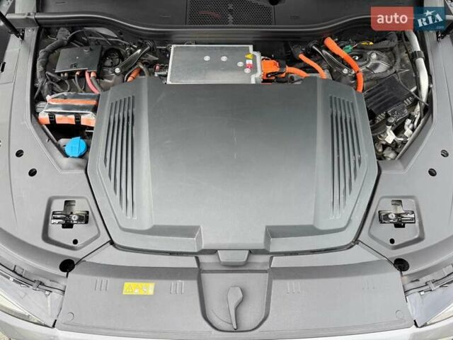 Серый Ауди E-Tron, объемом двигателя 0 л и пробегом 58 тыс. км за 37000 $, фото 5 на Automoto.ua