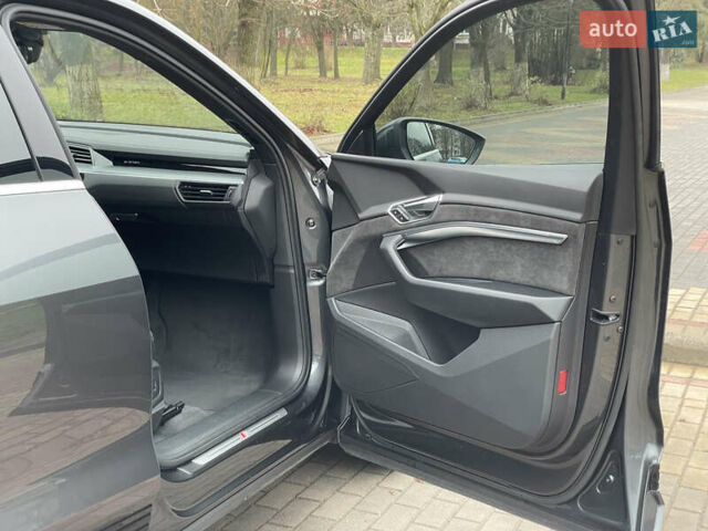 Серый Ауди E-Tron, объемом двигателя 0 л и пробегом 90 тыс. км за 34490 $, фото 20 на Automoto.ua