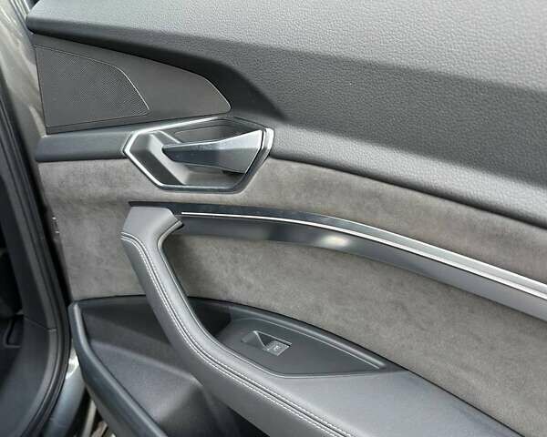 Серый Ауди E-Tron, объемом двигателя 0 л и пробегом 49 тыс. км за 40500 $, фото 17 на Automoto.ua
