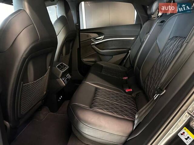 Серый Ауди E-Tron, объемом двигателя 0 л и пробегом 53 тыс. км за 37900 $, фото 27 на Automoto.ua