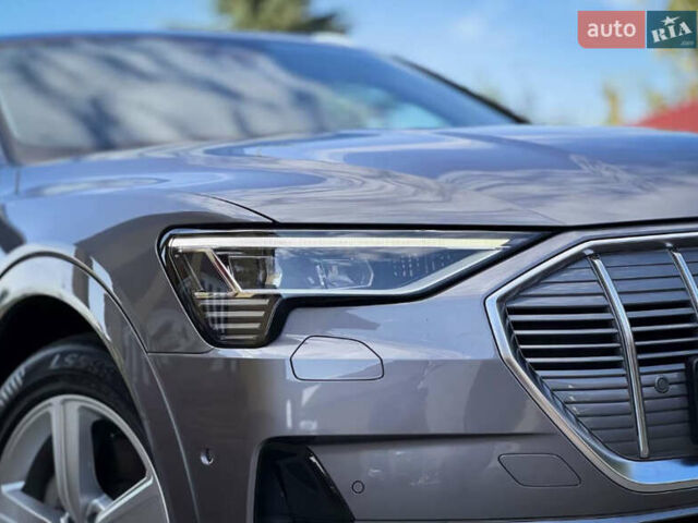 Сірий Ауді E-Tron, об'ємом двигуна 0 л та пробігом 170 тис. км за 25600 $, фото 1 на Automoto.ua