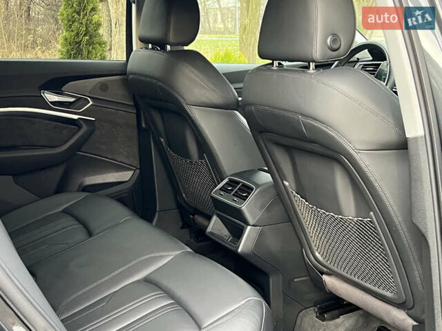 Сірий Ауді E-Tron, об'ємом двигуна 0 л та пробігом 143 тис. км за 30800 $, фото 22 на Automoto.ua