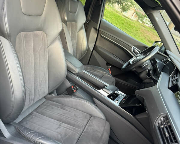 Сірий Ауді E-Tron, об'ємом двигуна 0 л та пробігом 180 тис. км за 21500 $, фото 18 на Automoto.ua