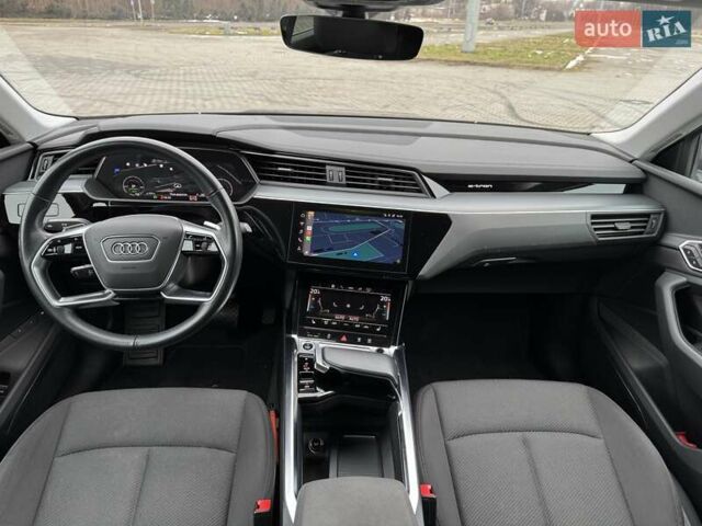 Серый Ауди E-Tron, объемом двигателя 0 л и пробегом 109 тыс. км за 30900 $, фото 28 на Automoto.ua