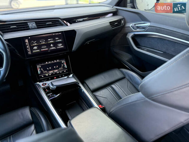 Серый Ауди E-Tron, объемом двигателя 0 л и пробегом 41 тыс. км за 44990 $, фото 33 на Automoto.ua