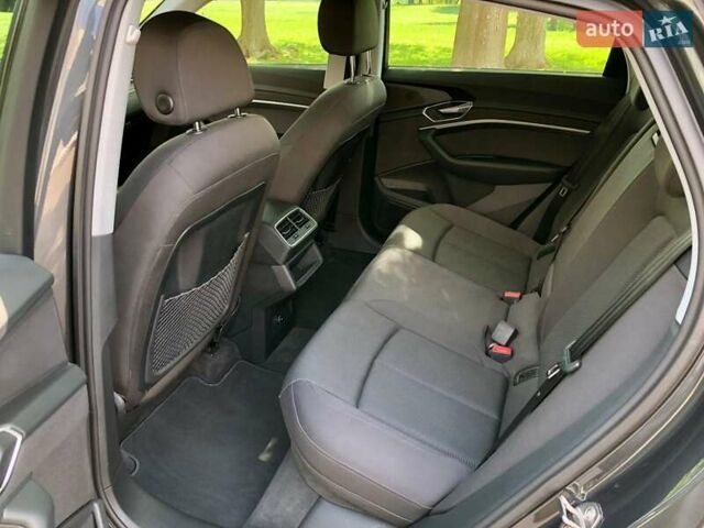 Серый Ауди E-Tron, объемом двигателя 0 л и пробегом 148 тыс. км за 25750 $, фото 15 на Automoto.ua