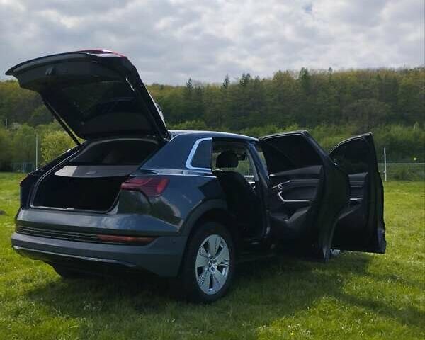 Серый Ауди E-Tron, объемом двигателя 0 л и пробегом 77 тыс. км за 33100 $, фото 21 на Automoto.ua